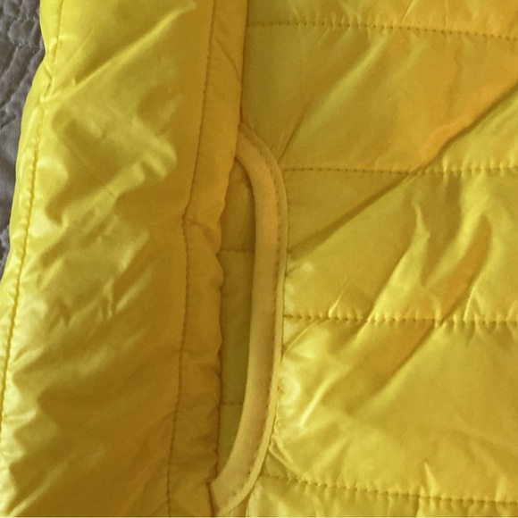 Yellow Hooded Thin Puffer Jacket Juniors Size XL Runs Small NWT - Picture 11 of 12
